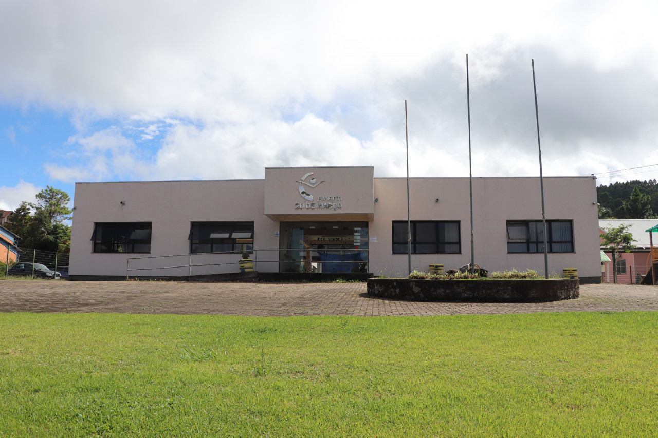 Escola Mun. de Ens. Fund. de Tempo Integral 20 de Maro