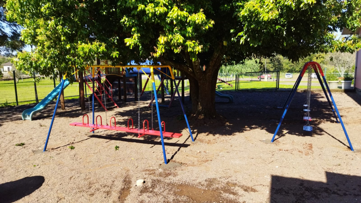 EMEI Mundo Encantado recebe pracinha adquirida através do projeto inscrito no Fundo Social