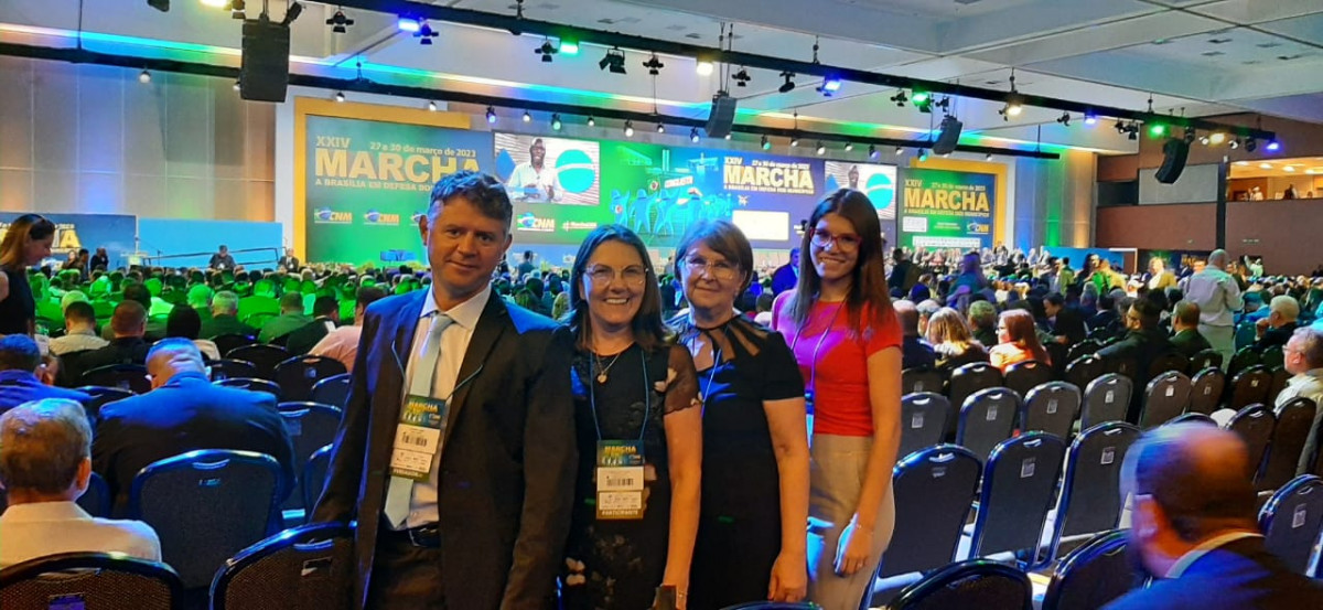 Vice-Prefeita, Secretárias Municipais e Vereador participam de evento em Brasília