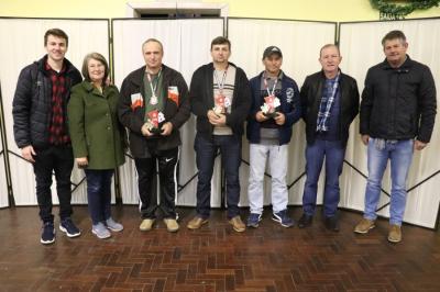 Entrega da premiao do Campeonato Municipal de Canastra
